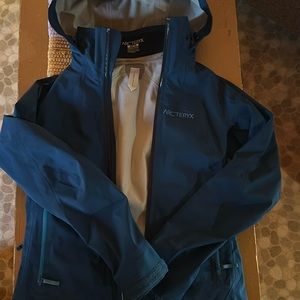 ARC’TERYX - JACKET - XS - SKI/BOARD/HIKE/CASUAL - TEAL OR DARK TURQUOISE